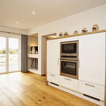 Apartment Ruhig Und Idyllische Lage, Strandnah, Gratis Nutzung Vom Ahoi Erlebnisbad Und Sauna In Sellin - Gutshaus Silvitz 01 *