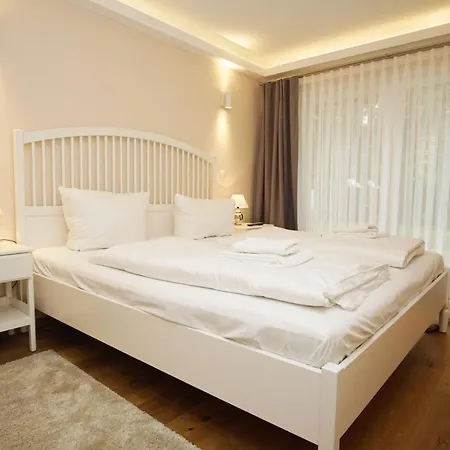 Apartment Ruhig Und Idyllische Lage, Strandnah, Gratis Nutzung Vom Ahoi Erlebnisbad Und Sauna In Sellin - Gutshaus Silvitz 01