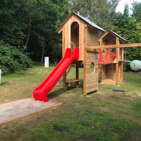 Daire Ruhig Und Idyllische Lage, Strandnah, Gratis Nutzung Vom Ahoi Erlebnisbad Und Sauna In Sellin - Gutshaus Silvitz 01 Bergen Auf Rugen