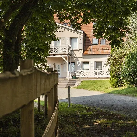 Apartment Ruhig Und Idyllische Lage, Strandnah, Gratis Nutzung Vom Ahoi Erlebnisbad Und Sauna In Sellin - Gutshaus Silvitz 01 *