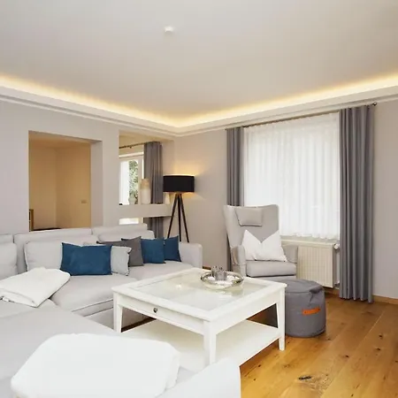 Ruhig Und Idyllische Lage, Strandnah, Gratis Nutzung Vom Ahoi Erlebnisbad Und Sauna In Sellin - Gutshaus Silvitz 01 Bergen Auf Rugen