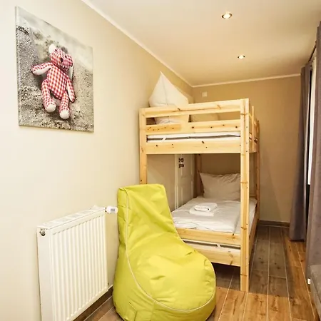 Ruhig Und Idyllische Lage, Strandnah, Gratis Nutzung Vom Ahoi Erlebnisbad Und Sauna In Sellin - Gutshaus Silvitz 01 Daire