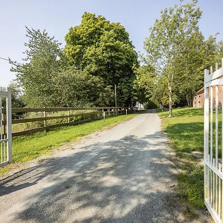 Daire Ruhig Und Idyllische Lage, Strandnah, Gratis Nutzung Vom Ahoi Erlebnisbad Und Sauna In Sellin - Gutshaus Silvitz 01 Bergen Auf Rugen