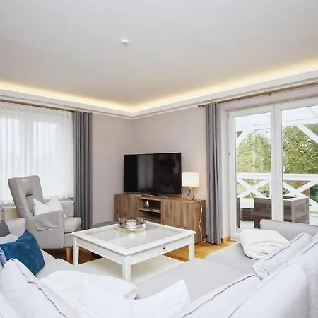 Ruhig Und Idyllische Lage, Strandnah, Gratis Nutzung Vom Ahoi Erlebnisbad Und Sauna In Sellin - Gutshaus Silvitz 01