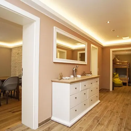 Daire Ruhig Und Idyllische Lage, Strandnah, Gratis Nutzung Vom Ahoi Erlebnisbad Und Sauna In Sellin - Gutshaus Silvitz 01 Bergen Auf Rugen