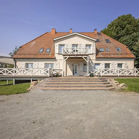 Ruhig Und Idyllische Lage, Strandnah, Gratis Nutzung Vom Ahoi Erlebnisbad Und Sauna In Sellin - Gutshaus Silvitz 01 *