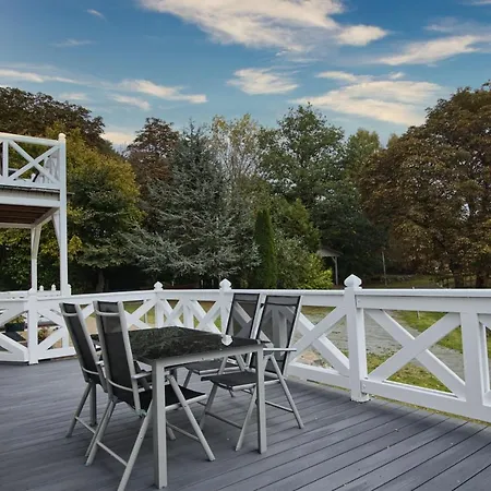 Ruhig Und Idyllische Lage, Strandnah, Gratis Nutzung Vom Ahoi Erlebnisbad Und Sauna In Sellin - Gutshaus Silvitz 01 Apartment *