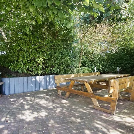 Ruhig Und Idyllische Lage, Strandnah, Gratis Nutzung Vom Ahoi Erlebnisbad Und Sauna In Sellin - Gutshaus Silvitz 01 * Bergen Auf Rugen