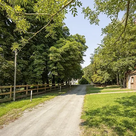 Ruhig Und Idyllische Lage, Strandnah, Gratis Nutzung Vom Ahoi Erlebnisbad Und Sauna In Sellin - Gutshaus Silvitz 01 *