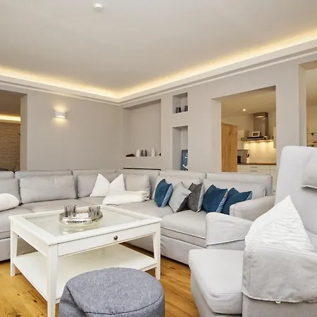 Ruhig Und Idyllische Lage, Strandnah, Gratis Nutzung Vom Ahoi Erlebnisbad Und Sauna In Sellin - Gutshaus Silvitz 01 Bergen Auf Rugen