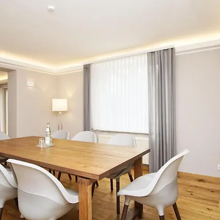 Ruhig Und Idyllische Lage, Strandnah, Gratis Nutzung Vom Ahoi Erlebnisbad Und Sauna In Sellin - Gutshaus Silvitz 01 * Bergen Auf Rugen