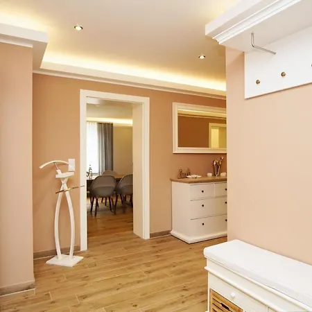 Apartment Ruhig Und Idyllische Lage, Strandnah, Gratis Nutzung Vom Ahoi Erlebnisbad Und Sauna In Sellin - Gutshaus Silvitz 01