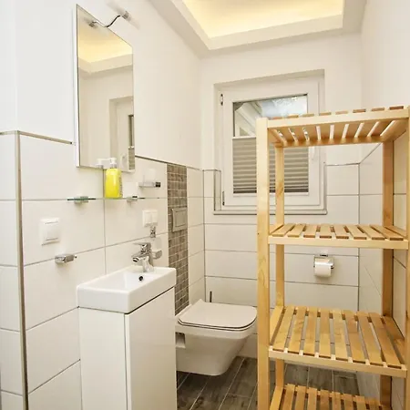 Daire Ruhig Und Idyllische Lage, Strandnah, Gratis Nutzung Vom Ahoi Erlebnisbad Und Sauna In Sellin - Gutshaus Silvitz 01 *