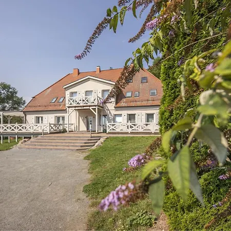 Ruhig Und Idyllische Lage, Strandnah, Gratis Nutzung Vom Ahoi Erlebnisbad Und Sauna In Sellin - Gutshaus Silvitz 01