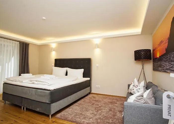 Ruhig Und Idyllische Lage, Strandnah, Gratis Nutzung Vom Ahoi Erlebnisbad Und Sauna In Sellin - Gutshaus Silvitz 01 * Bergen Auf Rugen