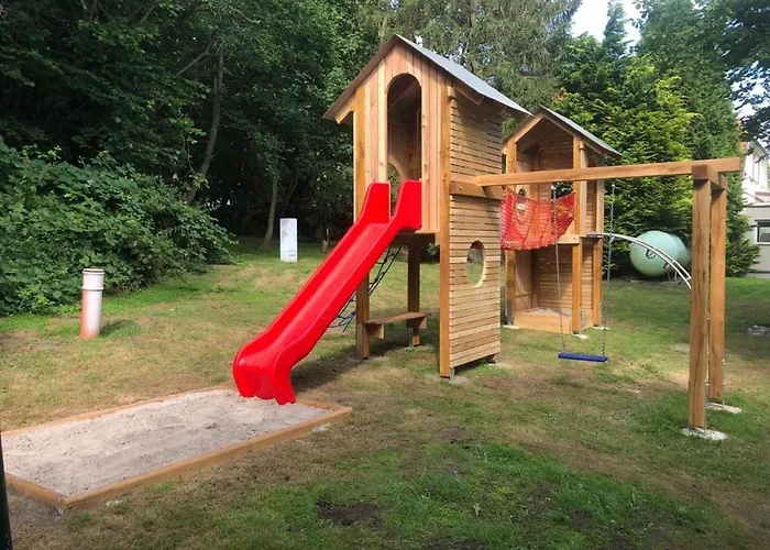 Apartamento Ruhig Und Idyllische Lage, Strandnah, Gratis Nutzung Vom Ahoi Erlebnisbad Und Sauna In Sellin - Gutshaus Silvitz 01 Bergen Auf Rugen