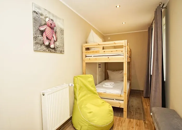 Ruhig Und Idyllische Lage, Strandnah, Gratis Nutzung Vom Ahoi Erlebnisbad Und Sauna In Sellin - Gutshaus Silvitz 01 Apartamento