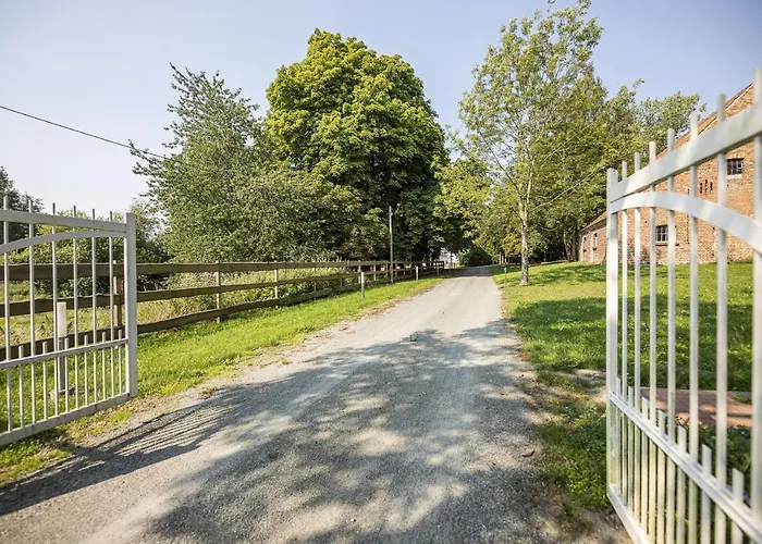 Apartamento Ruhig Und Idyllische Lage, Strandnah, Gratis Nutzung Vom Ahoi Erlebnisbad Und Sauna In Sellin - Gutshaus Silvitz 01 Bergen Auf Rugen