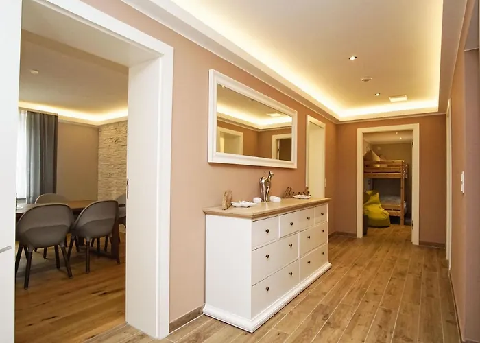 Apartamento Ruhig Und Idyllische Lage, Strandnah, Gratis Nutzung Vom Ahoi Erlebnisbad Und Sauna In Sellin - Gutshaus Silvitz 01 Bergen Auf Rugen