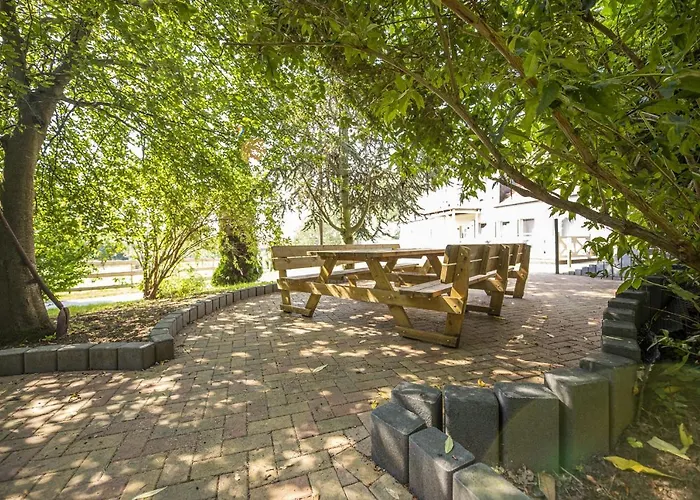 Ruhig Und Idyllische Lage, Strandnah, Gratis Nutzung Vom Ahoi Erlebnisbad Und Sauna In Sellin - Gutshaus Silvitz 01 * Bergen Auf Rugen
