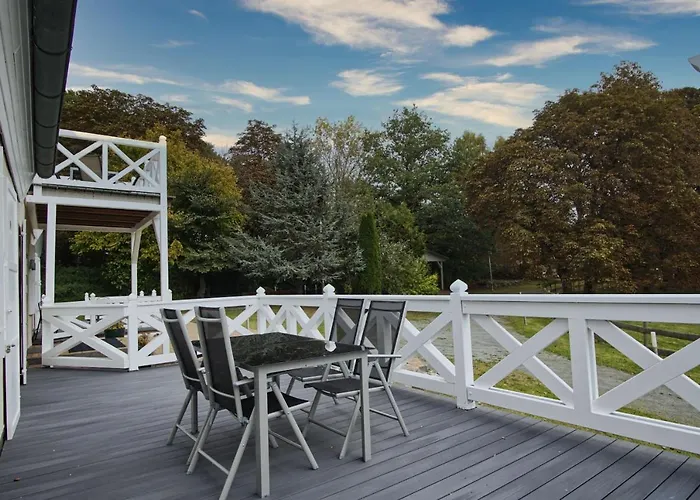 Ruhig Und Idyllische Lage, Strandnah, Gratis Nutzung Vom Ahoi Erlebnisbad Und Sauna In Sellin - Gutshaus Silvitz 01 Apartamento *