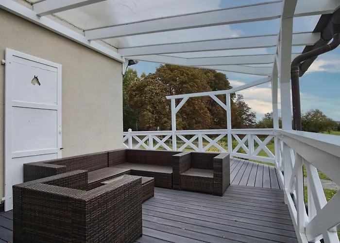 Ruhig Und Idyllische Lage, Strandnah, Gratis Nutzung Vom Ahoi Erlebnisbad Und Sauna In Sellin - Gutshaus Silvitz 01 * Bergen Auf Rugen