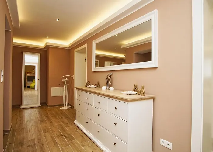 Ruhig Und Idyllische Lage, Strandnah, Gratis Nutzung Vom Ahoi Erlebnisbad Und Sauna In Sellin - Gutshaus Silvitz 01 Apartamento