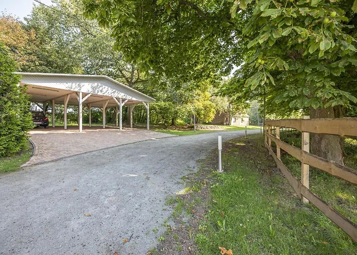 Ruhig Und Idyllische Lage, Strandnah, Gratis Nutzung Vom Ahoi Erlebnisbad Und Sauna In Sellin - Gutshaus Silvitz 01 Apartamento *